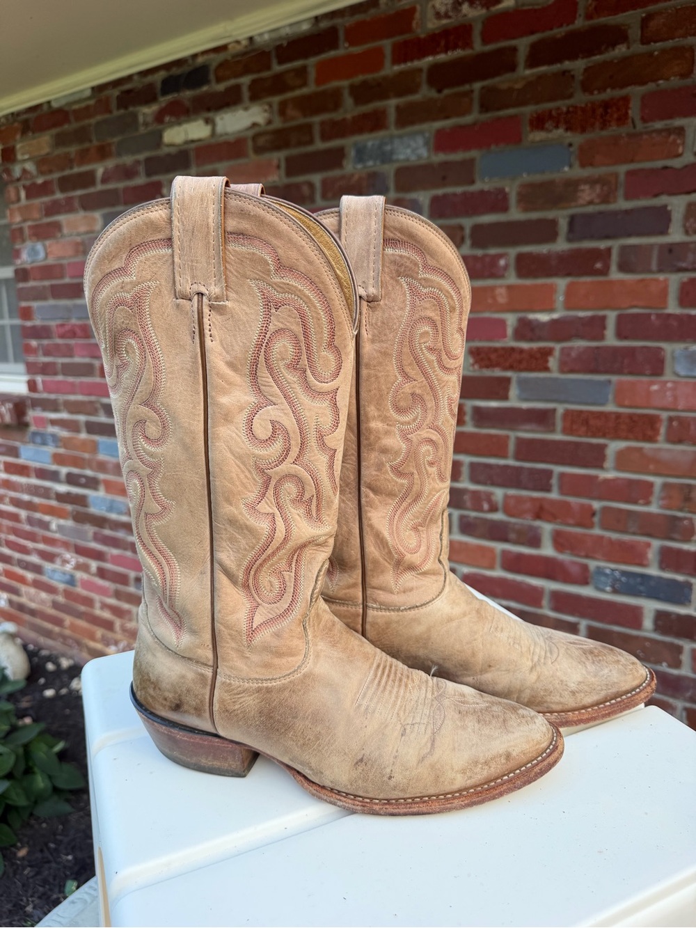 Vintage Necona Tan Leather Cowboy Boots — Women’s (9.5) or Men’s (8)— Western